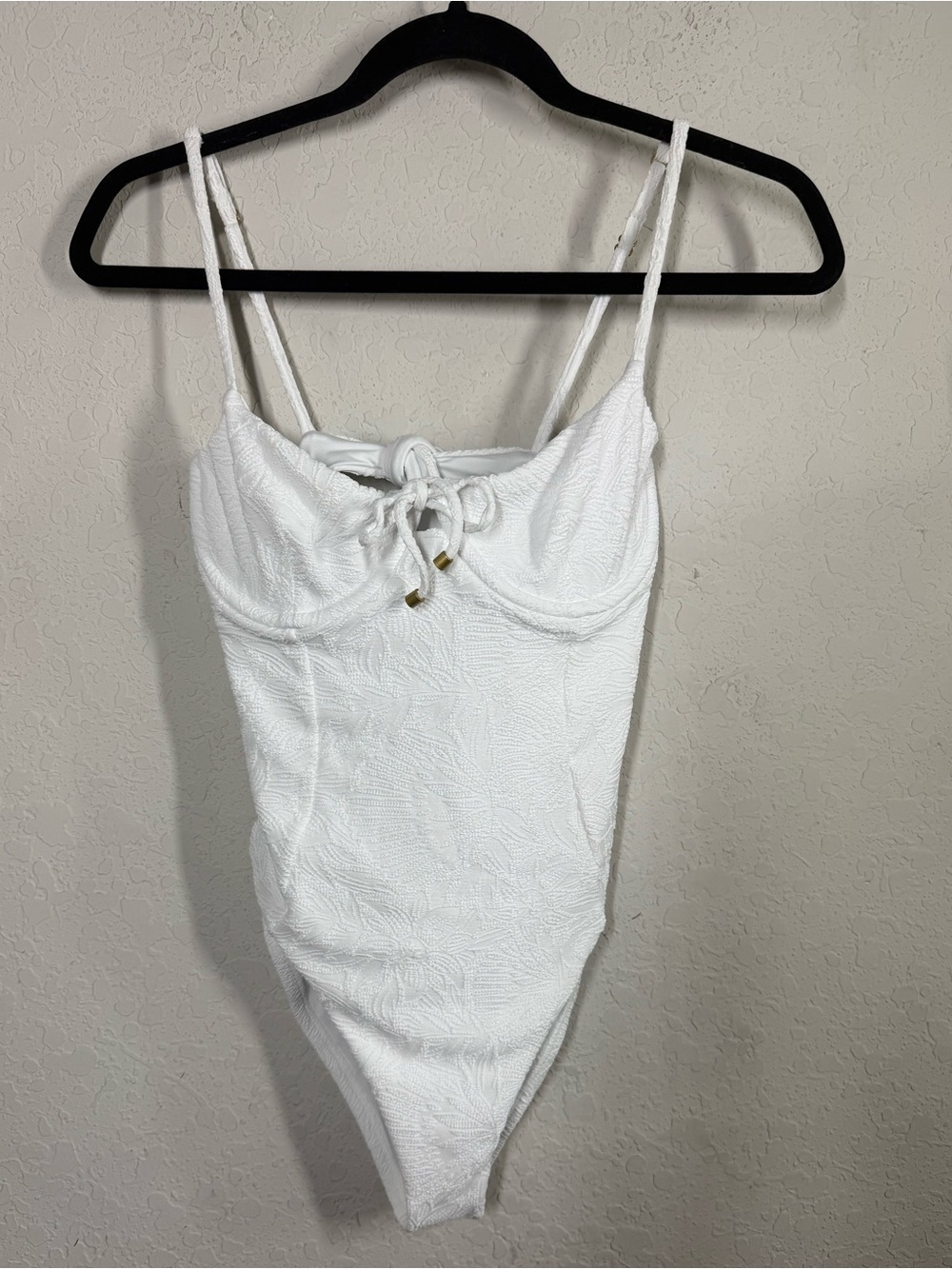 NWT Vitamin A Ada Underwire One Piece Swimsuit Sz Medium